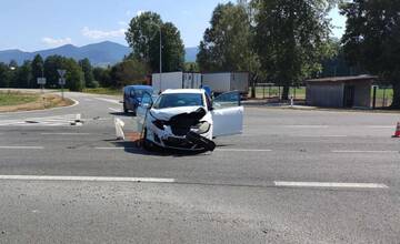 Na Križovatke v Turci sa zrazili dve autá, posádky sú zranené
