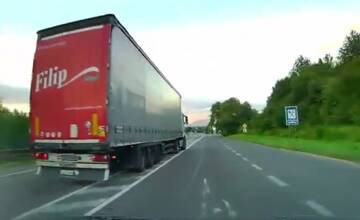 VIDEO: Kamión v Martine vysokou rýchlosťou obiehal auto cez zakázaný priestor