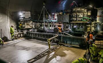 FOTO: V diaľničnom tuneli na Liptove už betónujú. Pozrite sa, ako to teraz vyzerá vnútri