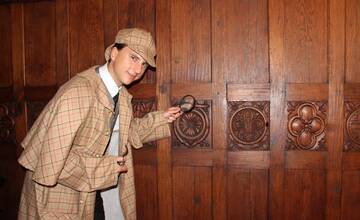 Svadobný deň v ohrození. Sherlock Holmes sa postaví záhade piatku trinásteho na Budatínskom hrade