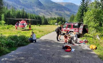 Cyklistka v Západných Tatrách preletela cez riadidlá. Vrtuľník ju so zranenou hlavou previezol do nemocnice