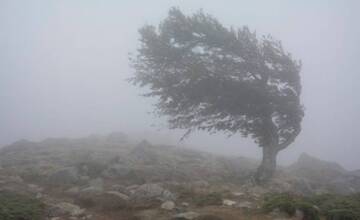 Turistike sa radšej vyhnite. S chladným počasím prišli aj výstrahy pred vetrom na horách