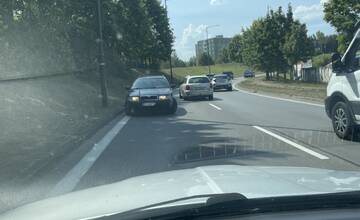 Nebezpečná situácia na ceste: Auto s kysuckými značkami išlo v protismere po Nemocničnej