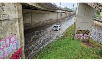 Pre Žilinu a ďalšie tri okresy vydali výstrahu 2. stupňa, spadnúť má až 180 mm zrážok