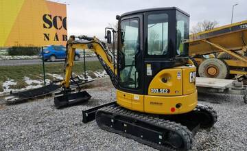 Z firmy v Žiline ukradli úplne nové rýpadlo. Zlodeji mali preraziť plot a so strojom uniknúť