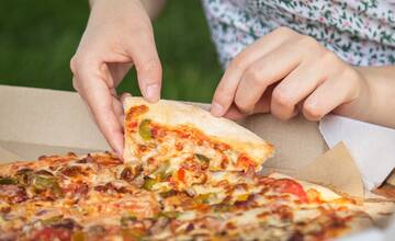 Bolt Food vstúpil už aj do Martina. Jedlo vám doručia aj do okolitých miest a obcí