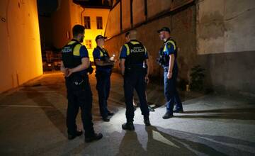 Divoká noc v uliciach Žiliny: Mestskí policajti riešili útok sklenenou fľašou aj ruvačku na Bulvári