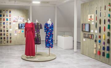 Spoznajte módu minulého storočia. Nová výstava predstavuje Žilinu ako centrum textilnej výroby