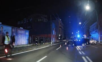 Pri centre Žiliny sa stala vážna nehoda so zraneniami, cesta je blokovaná (FOTO)