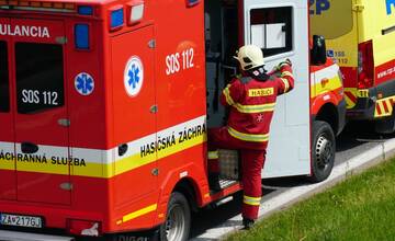 Pri hromadnej nehode vozidiel pri Krajinke sa zranili dve deti a jeden dospelý