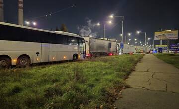 Cesta pri Hyze je po nehode opäť prejazdná. Kolóny sa postupne rozpúšťajú, autobusy idú po náhradných trasách
