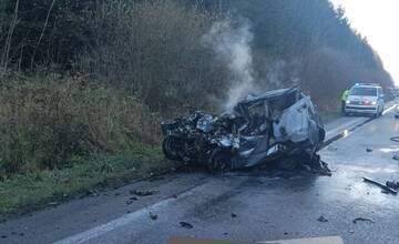 Po vážnej nehode v Žiline vodička uhorela v havarovanom aute. Jej totožnosť zatiaľ nevedia
