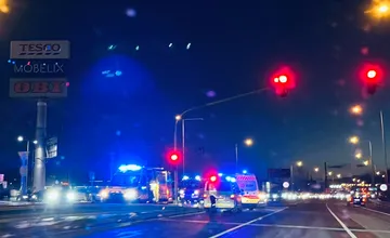 V Martine sa zrazili štyri autá na frekventovanej križovatke, hasiči hlásia zranených