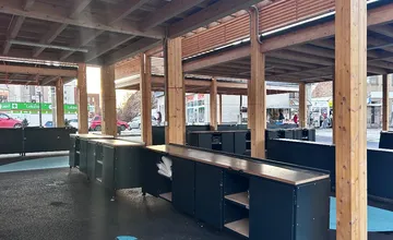 FOTO: Kreatívne trhovisko v Žiline stojí na prenajatom pozemku. Presunú ho na iné miesto?