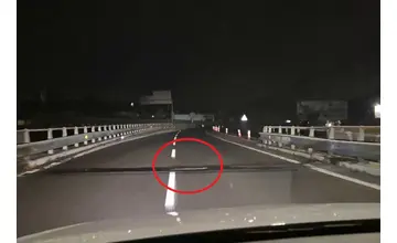 VÝSTRAHA pre motoristov v Žiline! Na estakáde hrozí poškodenie kolies vo veľkom výtlku