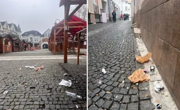 V centre vianočnej Žiliny sa po zemi povaľujú odpadky. Upratovanie musia posilniť