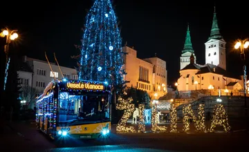Vyhrá žilinský vianočný trolejbus medzinárodnú súťaž 5-krát po sebe? Pomôžte mu hlasovaním!