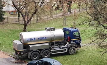 Ďalší víkend, ďalšia porucha na vodovode? Haváriu v Rajci už odstraňujú, dočasne znížili tlak vody