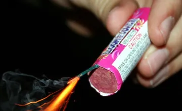 Na urgente žilinskej nemocnice skončilo dieťa po zásahu pyrotechnikou. Zranila aj štyroch dospelých