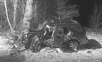 Mladík zahynul po náraze do stromu v Demänovej. Polícia začala trestné stíhanie