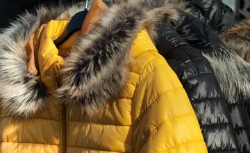 Zlodej v Martine sa ulakomil na zimnú bundu, napadol kvôli nej predavačku. Hrozí mu väzba