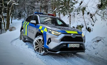 Mladý muž ďakuje liptovským policajtom za ľudskosť. Odviezli ho do servisu a čakali na verdikt