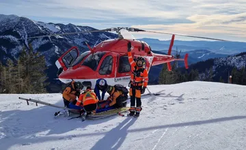 Záchranári opäť leteli do Jasnej. Mladá snowboradistka bola po páde v bezvedomí s podozrením na otras mozgu