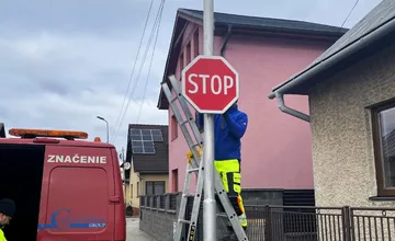 Bytča reaguje na časté nehody. Na dvoch križovatkách pribudli značky STOP