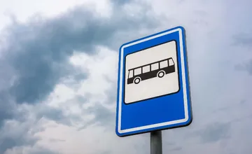 Vo Vrútkach zrušili zastávku pri železničnej stanici. Obyvatelia nesúhlasia, cestovanie sa im výrazne predĺži