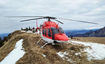Na Chopku zasahoval záchranársky vrtuľník. Uviazli tam tri osoby, 47-ročná žena neprežila