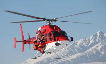 Zásah vrtuľníka na Chopku: Nehybné telo ženy v žľabe spozorovali dvaja lyžiari, zavolali pomoc