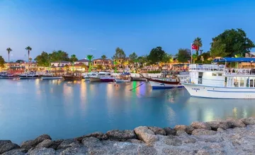 Letovisko Side v Turecku vás uhranie plážami aj antickými pamiatkami