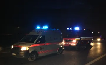 Vodič na Orave zrazil muža, ktorý prechádzal cez cestu mimo priechodu. Skončil v nemocnici