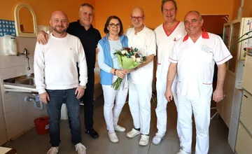 Lekár zo Žiliny oslavuje 75 rokov. Počas pandémie bol prvým zaočkovaným zdravotníkom v kraji