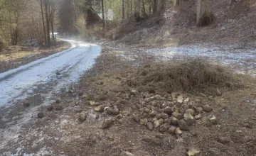 FOTO: Pri turistickom chodníku v Malej Fatre vzniklo vnadisko na medvede. Správa parku s tým súhlasila