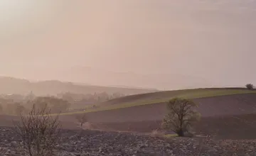 Na Slovensko mieri saharský prach, spôsobí mierne ochladenie, špinavé autá a horšiu viditeľnosť