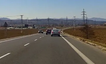 VIDEO: Nebezpečné manévre náhliaceho sa vodiča na vyťaženej ceste pred Žilinou