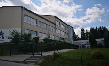 Stredné školy v Čadci spájať nebudú. Obchodná akadémia musí predložiť finančný plán
