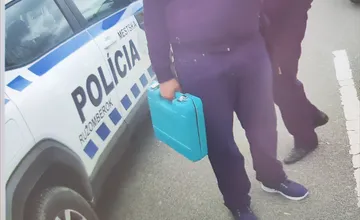 FOTO: Rumun na parkovisku v Ružomberku predával náradie. Posvietili si naňho policajti