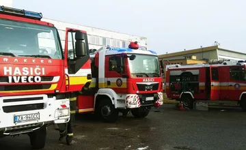 V Turci horí výrobná hala, vzplanulo odsávanie. Zasahujú hasiči z dvoch miest