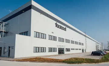 Ďalšia veľká firma žiada o oddlženie, do reštrukturalizácie pôjde aj známy e-shop Factcool