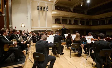 Premietanie filmu so živou hudbou aj večer venovaný Mozartovi. Pozrite si májový program ŠKO Žilina