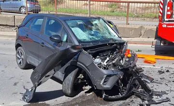 FOTO: Polícia hľadá svedkov nehody na Mostnej ulici v Žiline. Pravdepodobný vinník z miesta ušiel