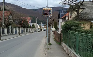 Na hlavnom ťahu v Rajeckej doline pribudli merače rýchlosti. Upozornia nezodpovedných šoférov