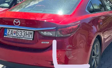 Dvom Žilinčanom poškodili autá pred obchodmi neznámi vinníci, bez hanby ušli