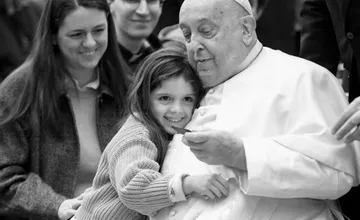 Na Veľkonočný pondelok zomrel pápež, je odhalená príčina smrti. Vatikán sa pripravuje na pohrebný obrad a konkláve