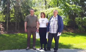 V lesoparku pribudlo množstvo nových stromčekov. Výsadba pomôže znevýhodneným deťom