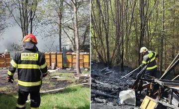 FOTO: Plamene na Magurke zasiahli včelie úle. Hasiči zasahovali v hustom dyme s dýchacími prístrojmi