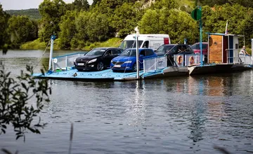 Kompa v Strečne mala byť už dva mesiace v prevádzke. Pre nízku hladinu vody stále nepremáva