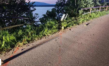 Na mol opitý mladík autom prerazil zvodidlá, skončilo 15 metrov pod hladinou Oravskej priehrady